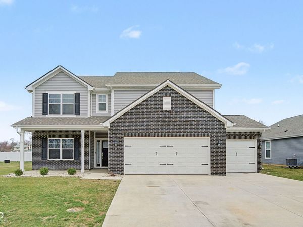 379 Oakswept Way , Greenfield, IN 46140