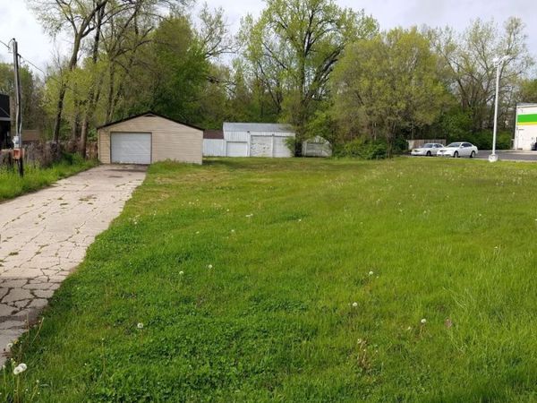 1812 E Riverside Blvd, Loves Park, IL 61111