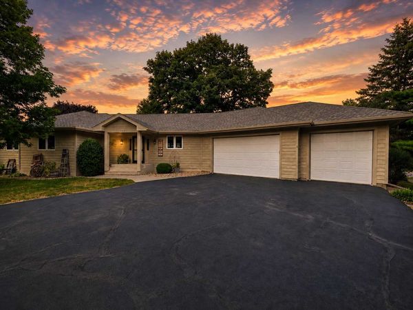 101 Anglewood Drive, Kenyon, MN 55946