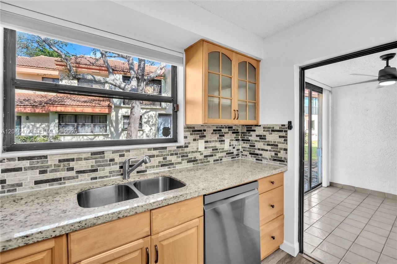 3405 Emerald Oaks Dr , Unit 207, Hollywood, FL 33021 Photo