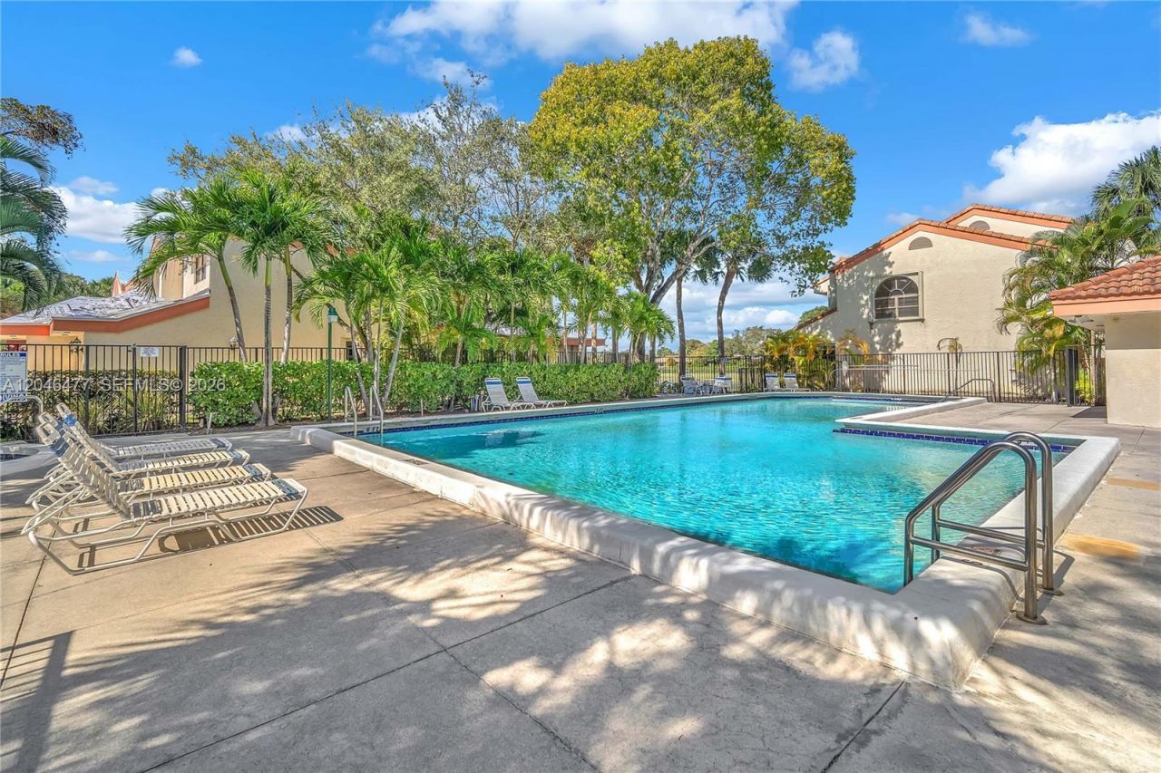 3405 Emerald Oaks Dr , Unit 207, Hollywood, FL 33021 Photo