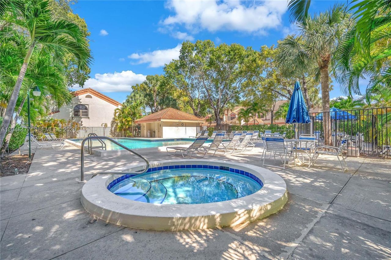 3405 Emerald Oaks Dr , Unit 207, Hollywood, FL 33021 Photo