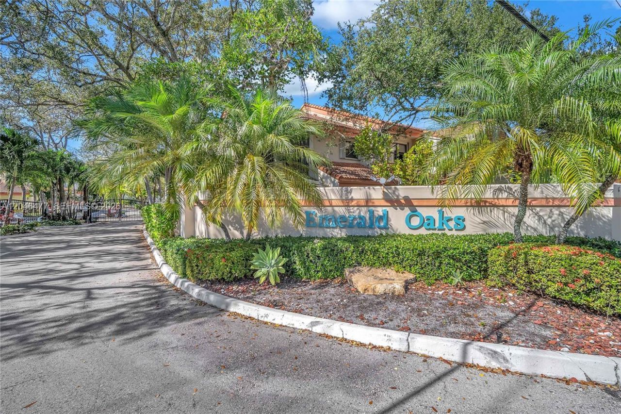 3405 Emerald Oaks Dr , Unit 207, Hollywood, FL 33021 Photo
