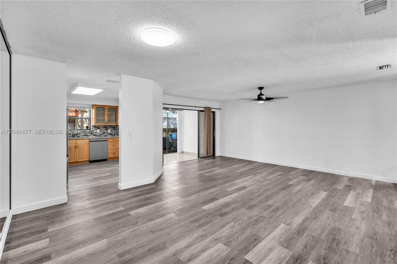 3405 Emerald Oaks Dr , Unit 207, Hollywood, FL 33021 Photo