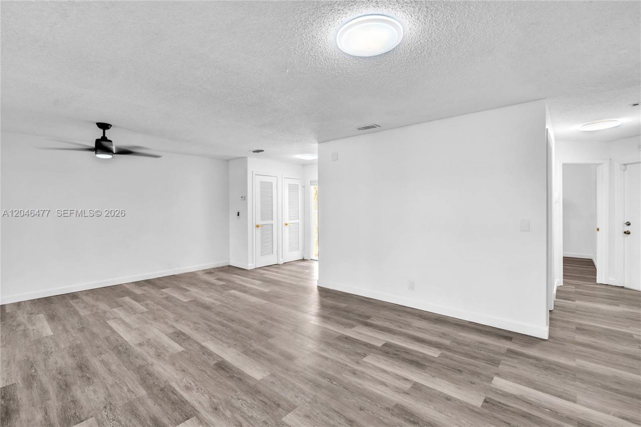 3405 Emerald Oaks Dr , Unit 207, Hollywood, FL 33021 Photo