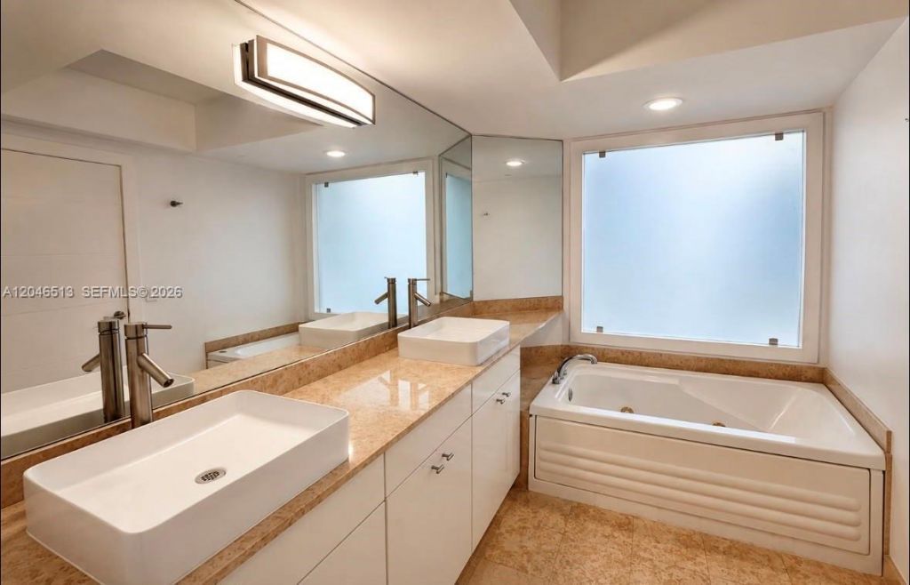 4775 Collins Ave , Unit 2407, Miami Beach, FL 33140 Photo