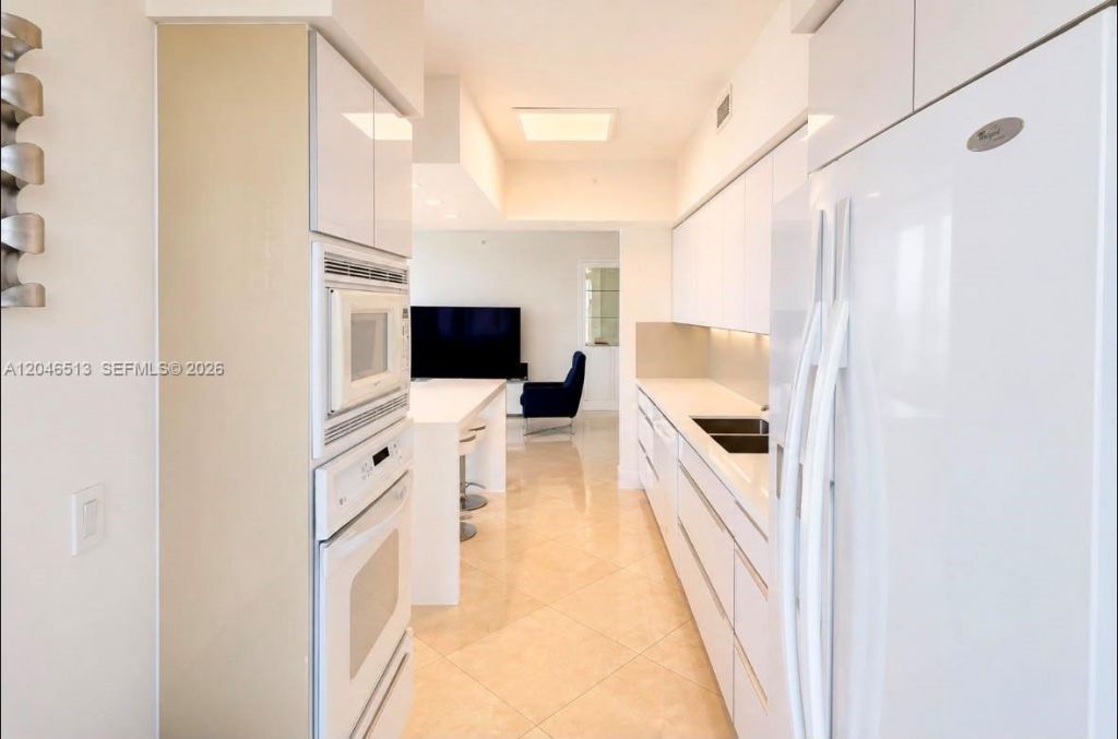 4775 Collins Ave , Unit 2407, Miami Beach, FL 33140 Photo
