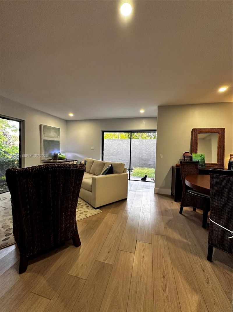 3793 SW 28th St , Unit 3793, Miami, FL 33134 Photo