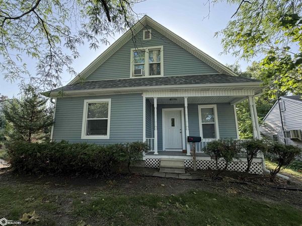 1330 N Market Street, Oskaloosa, IA 52577