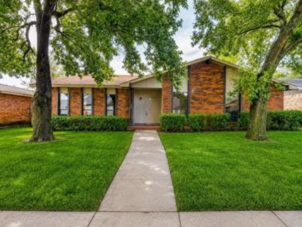 7334 Oakmore Drive, Dallas, TX 75249