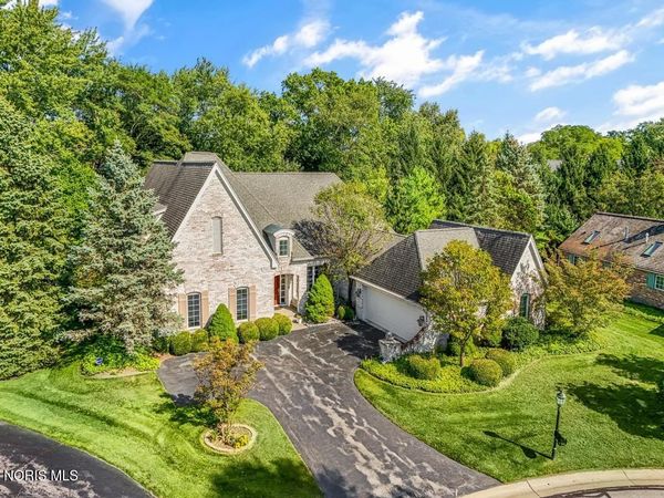 15 Stableside Road, Ottawa Hills, OH 43615