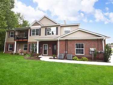 899 Watercress Lane, Fenton, MI 48430