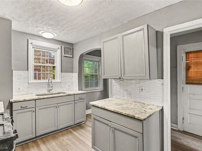 1371 Lynn Park Drive, Cleveland, OH 44121 Photo 10