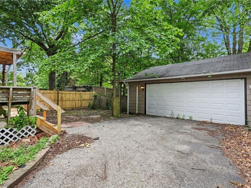 1371 Lynn Park Drive, Cleveland, OH 44121 Photo 28
