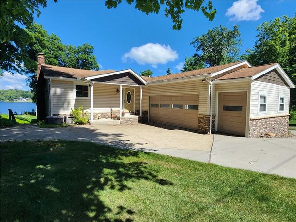 228 Latonka Dr , Mercer, PA 16137