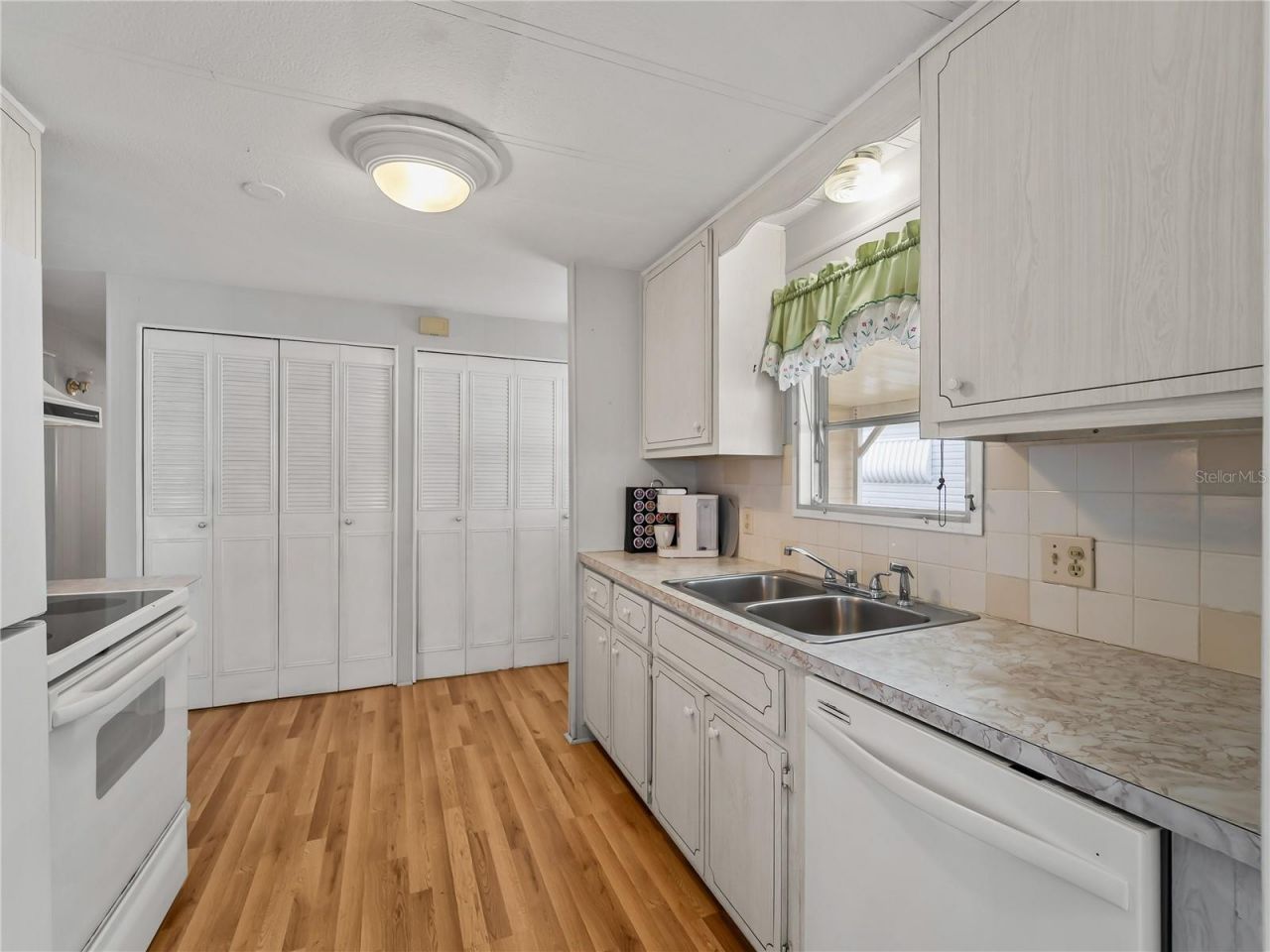 3226 Sweet Bay Terrace , Sarasota, FL 34237 Photo