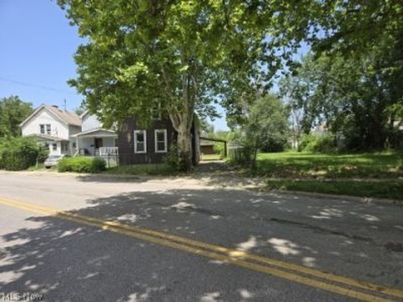 3647 Independence Road, Cleveland, OH 44105 Photo 2