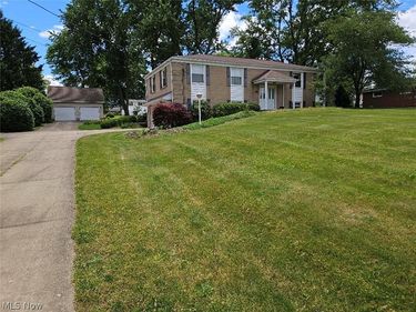 8162 Mona Street SW, Navarre, OH 44662