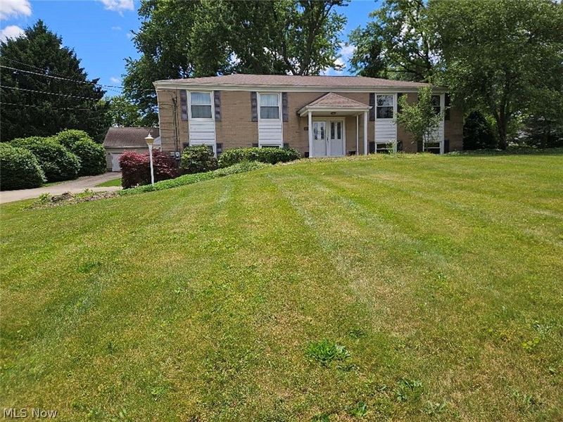 8162 Mona Street SW, Navarre, OH 44662 Photo 2