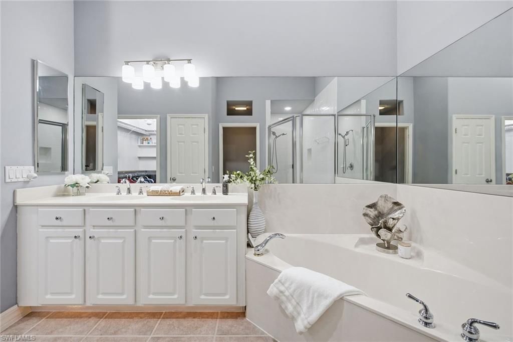 8380 Big Acorn Cir, Unit 1204, Naples, FL 34119 Photo