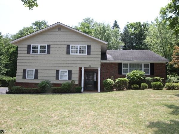 10 Bayberry Dr, Montvale, NJ 07645