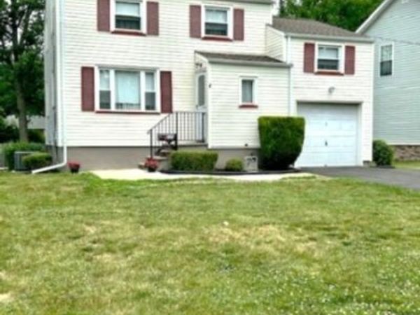 220 Penfield Pl, Dunellen, NJ 08812