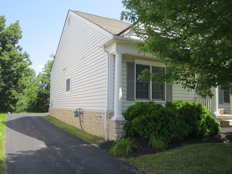 6926 Camden Drive, New Albany, OH 43054 Photo 2