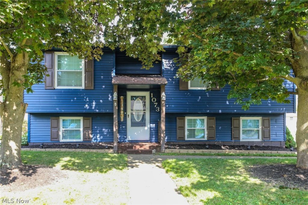 1073 Sunnywood Lane , Ravenna, OH 44266 Main Photo
