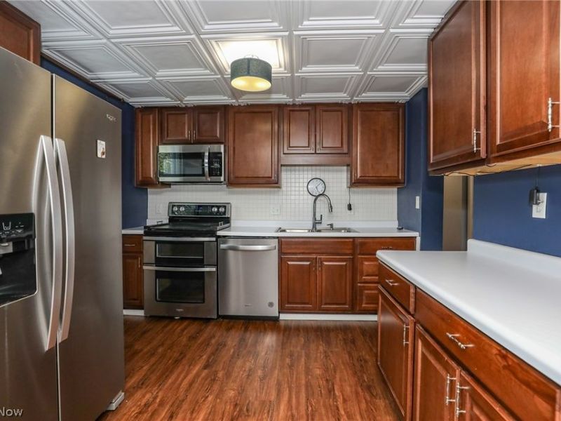 1073 Sunnywood Lane, Ravenna, OH 44266 Photo 8