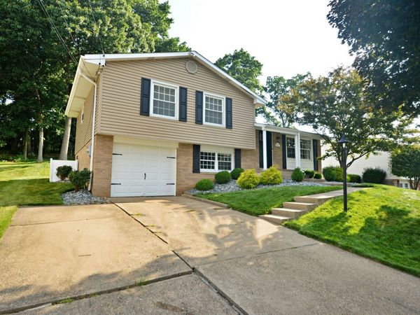 214 Wessex Hills Drive , Moon, PA 15108