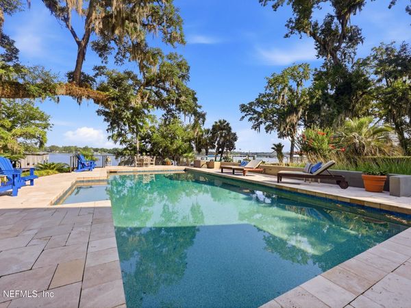 4002 MCGIRTS Boulevard, Jacksonville, FL 32210
