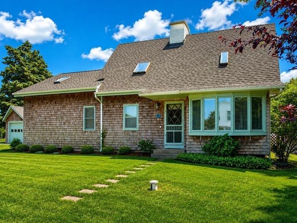 8 Juniper Rd, Westport, MA 02790