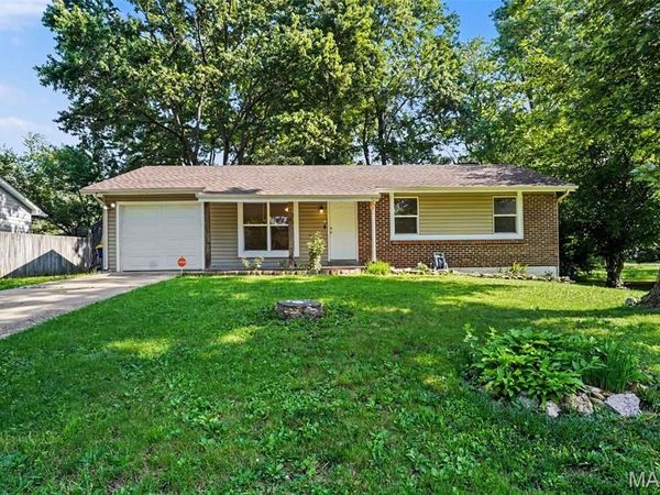 25 Country Ln., Warrenton, MO 63383