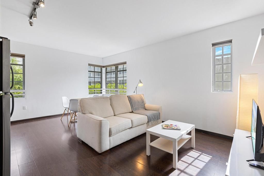 435 21st Street, Unit 308, Miami Beach, FL 33139 Photo