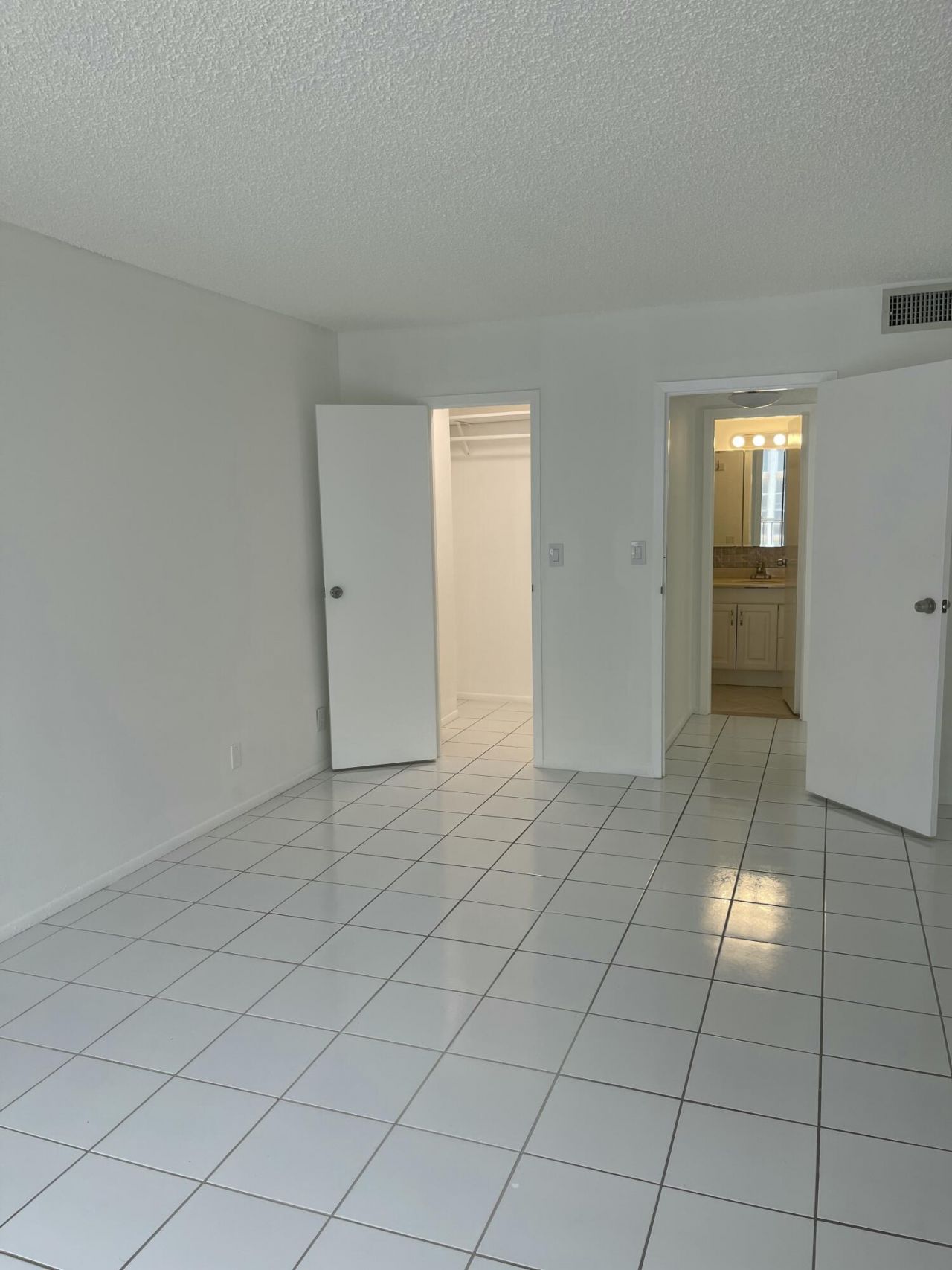 801  Three Island  Boulevard, Unit 306, Hallandale, FL 33009 Photo