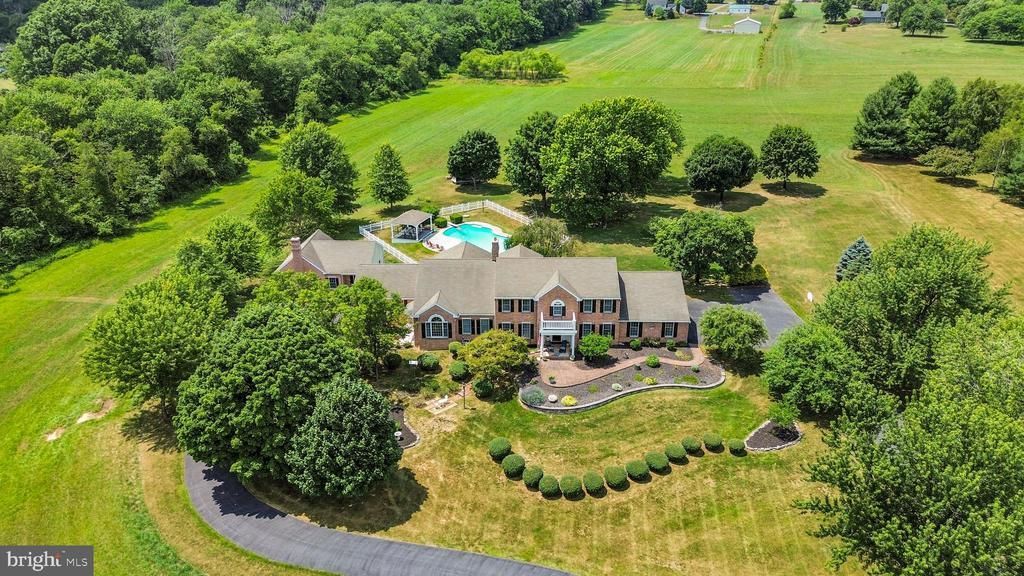 715 MOHNS HILL ROAD, SINKING SPRING, PA 19608