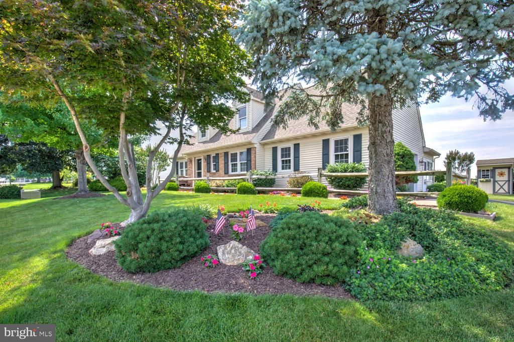 231 CYPRESS LANE, NEW HOLLAND, PA 17557