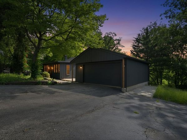 306 N Cresthill Avenue , McHenry, IL 60051