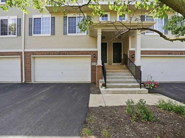 1874 Fredericksburg Lane , Aurora, IL 60503