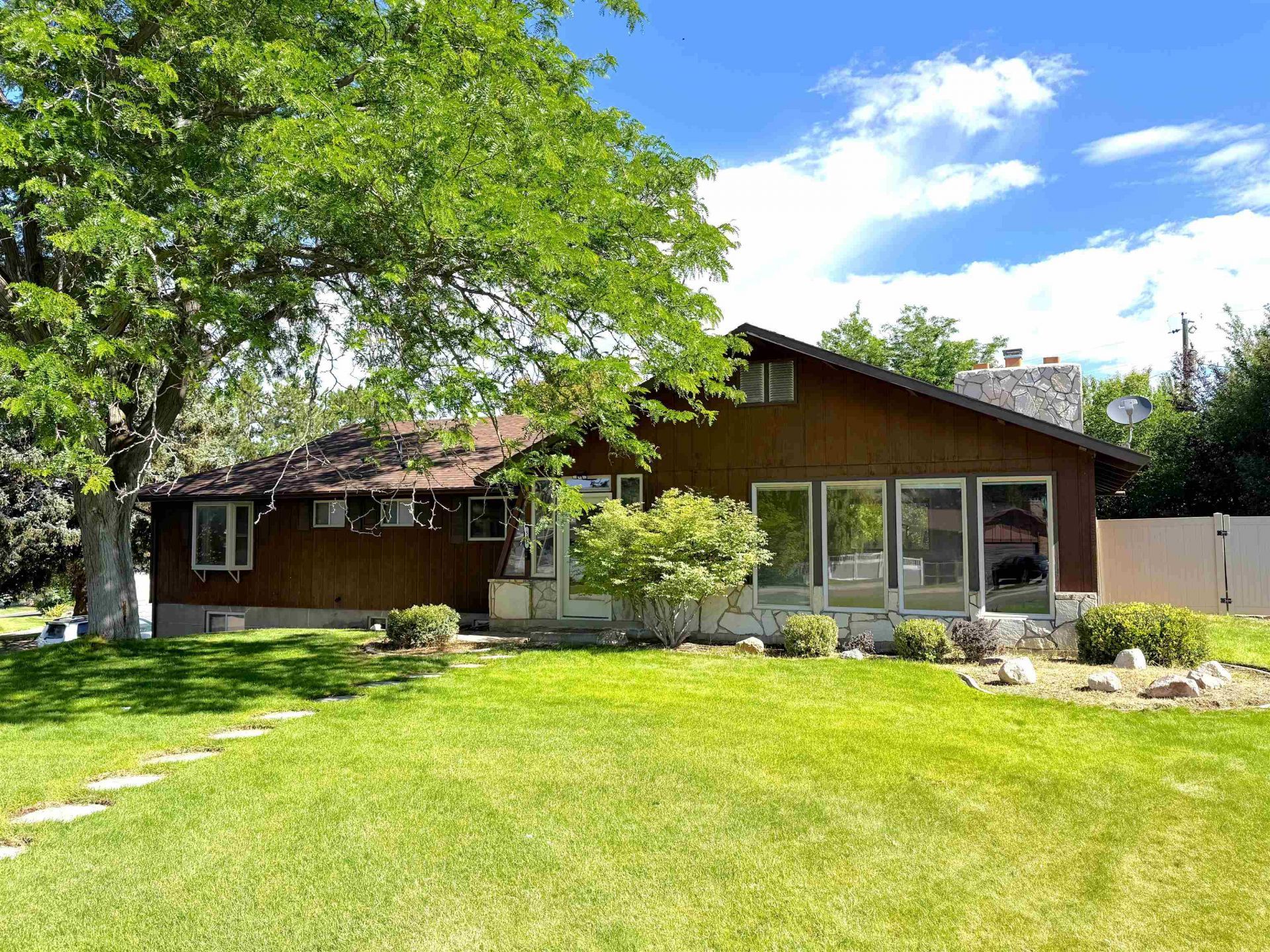 690 Fairway Dr, Pocatello, ID 83201 Main Photo