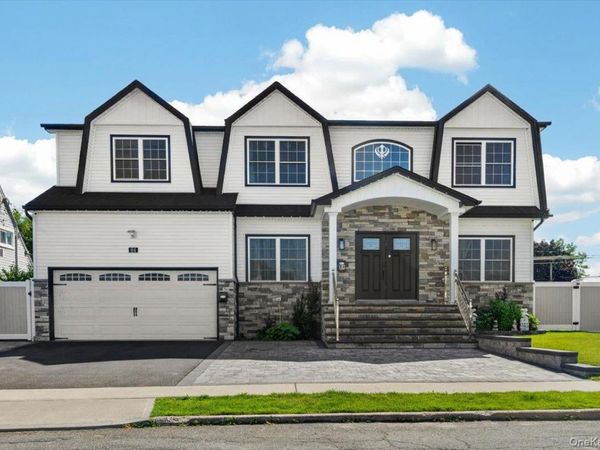 84 W Choir Lane, Westbury, NY 11590