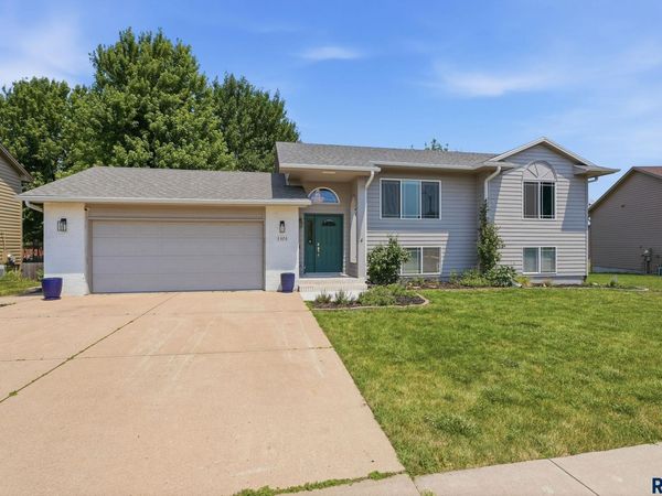 4404 E Steeple Cir, Sioux Falls, SD 57103