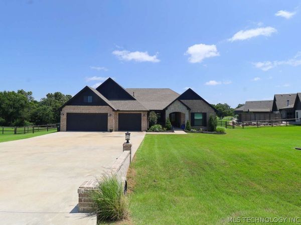 8716 E Detroit Street , Broken Arrow, OK 74014