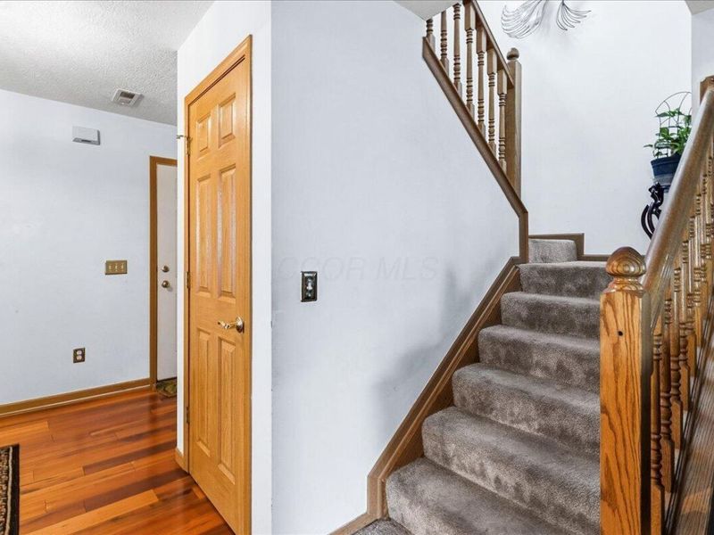 3656 Parker Knoll Lane, Columbus, OH 43219 Photo 4