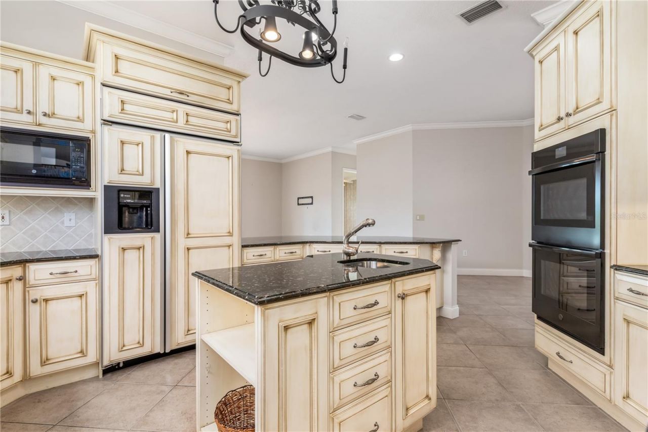 4561 Murcia Boulevard, Unit 13, Sarasota, FL 34238 Photo
