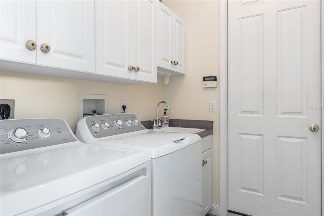 4561 Murcia Boulevard, Unit 13, Sarasota, FL 34238 Photo