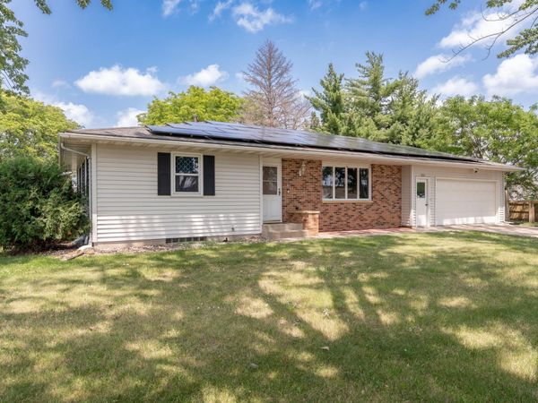 300 E Raven Street , Belle Plaine, MN 56011
