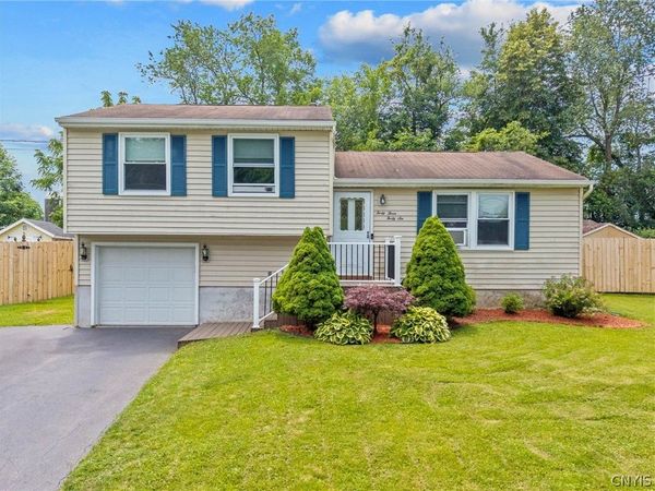 4346 Old Meadow Road , Clay, NY 13041