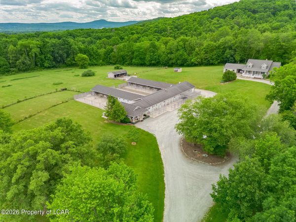175 Decoverly Lane, Falls, PA 18615