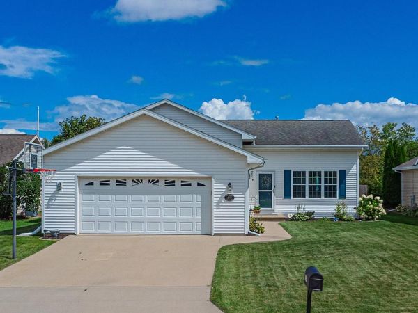 2530 GRASSY LANE, Neenah, WI 54956
